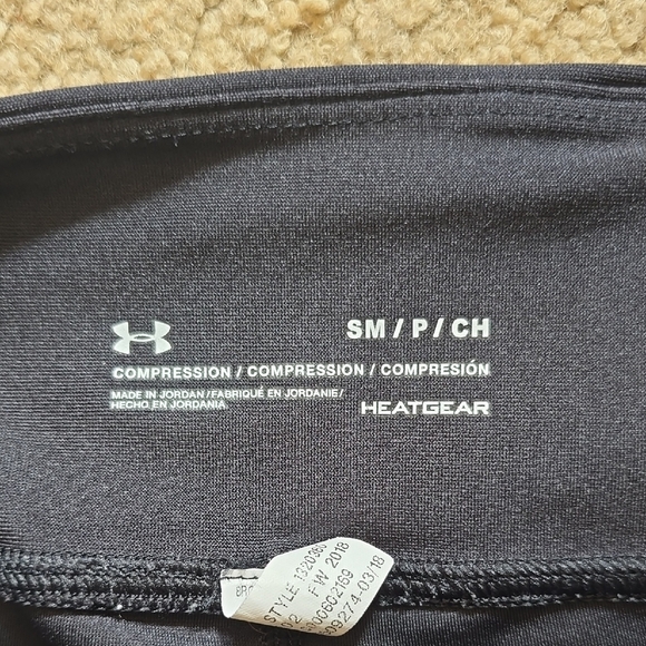 Under Armour Capri Leggings Athletic Running‎ Workout Pockets Black Size Sm - Picture 4 of 6